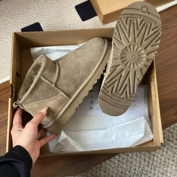 UGG Classic Ultra Mini Boots - Picture 6 of 6
